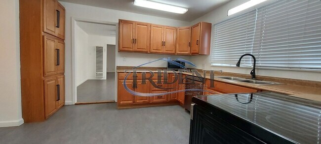 Building Photo - 2 bedroom, 2 bath house, plus a bonus room, located in the country.