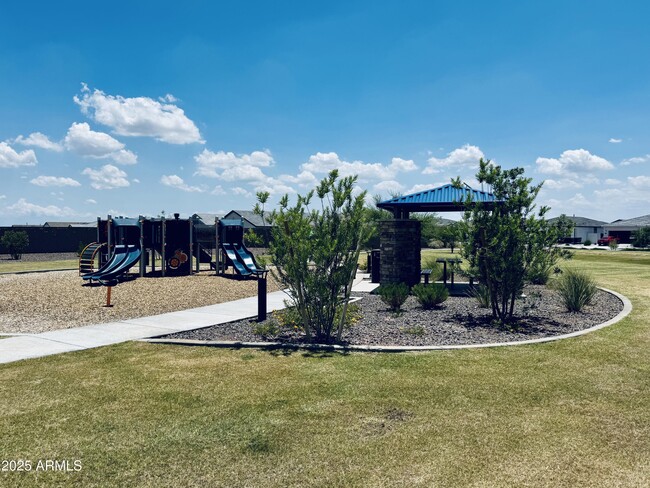 Building Photo - 15357 W Cottontail Ln