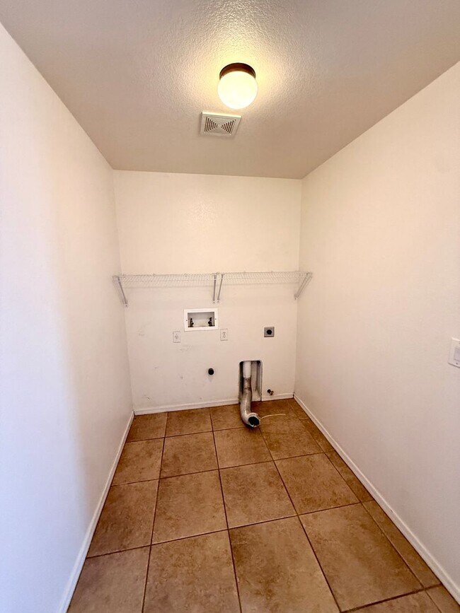 Building Photo - Great 3 bedroom, 2 bathroom home located in a cul-de-sac