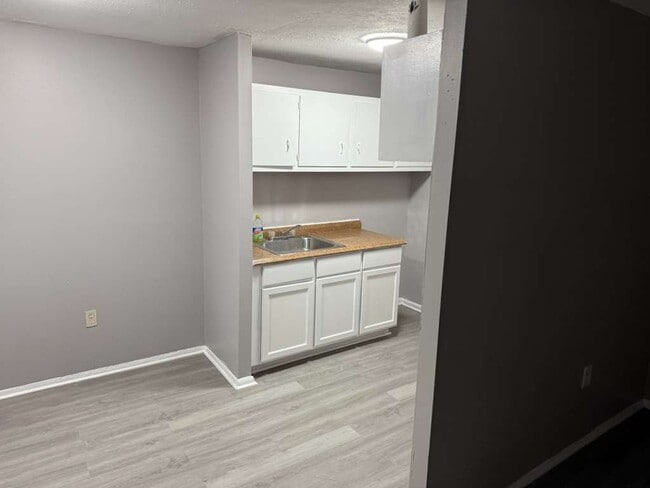 Building Photo - 13540 Superior Ave