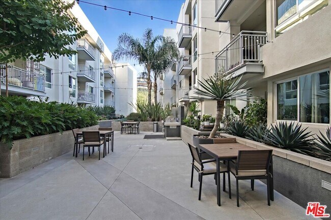Building Photo - 12655 Bluff Creek Dr