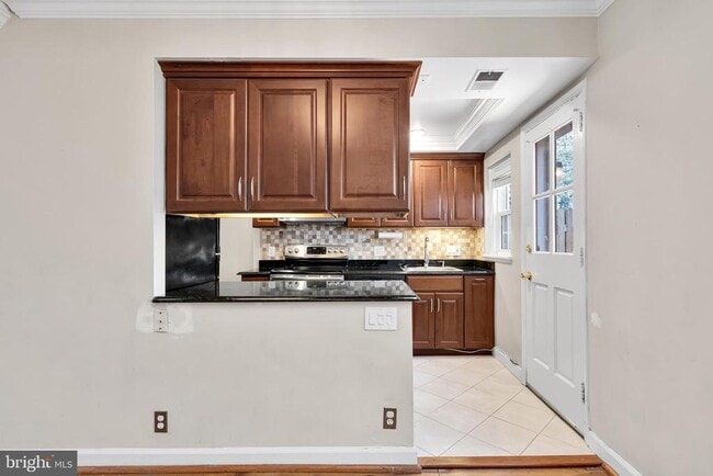 Building Photo - 3011 S Buchanan St