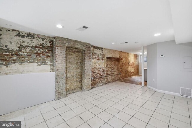 Building Photo - 914 N St NW