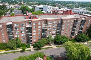 Building Photo - 5 Roosevelt Pl