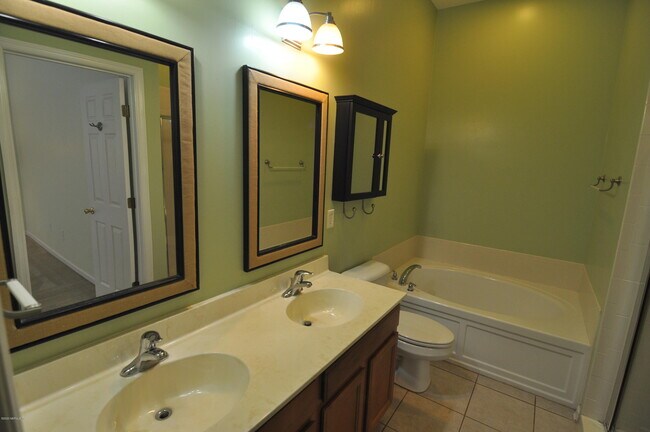 Building Photo - 1637 Hammock Grove Ln