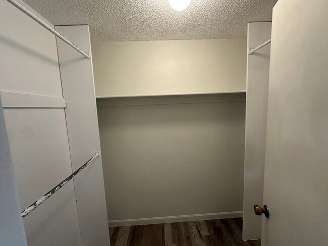 Building Photo - Aurora Rental | 3 Bedroom Home w/ Basement, Garage & Fireplace – Near Denver Commute