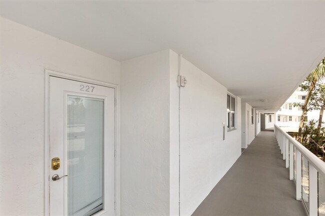 Building Photo - 2731 NE 14th Street Causeway