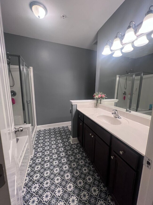 Building Photo - Lenox Village Apartment
