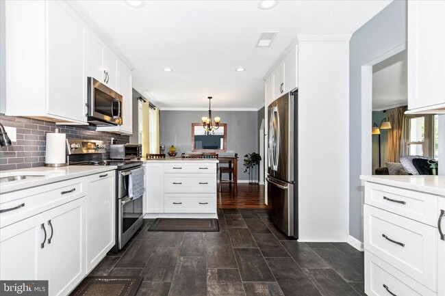 Building Photo - This move-in ready home is a fantastic opportunity in a prime Olney location!