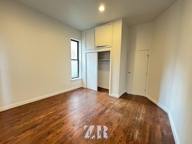 Building Photo - 68 Putnam Ave
