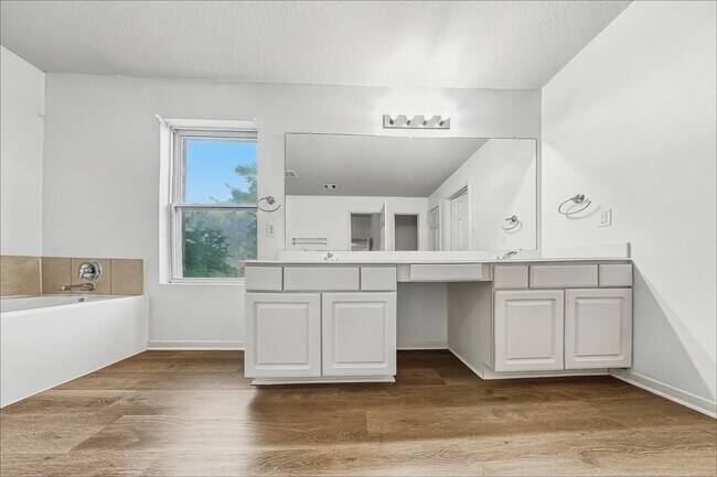 Building Photo - 16818 Blackberry Lily Ln