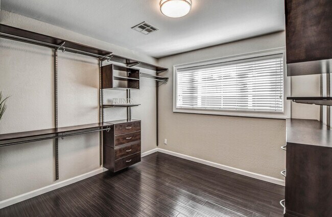 Building Photo - 21 E McKinley St