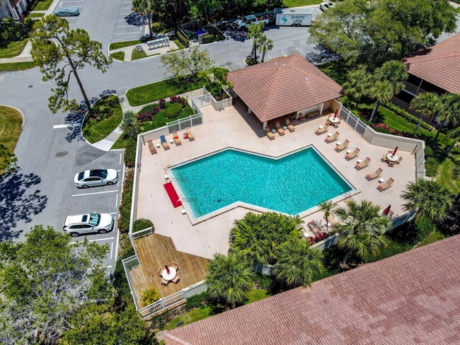 Building Photo - 438 Brackenwood Ln S