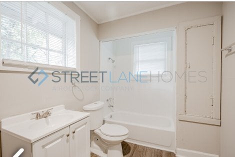 Building Photo - 605 S Lee St