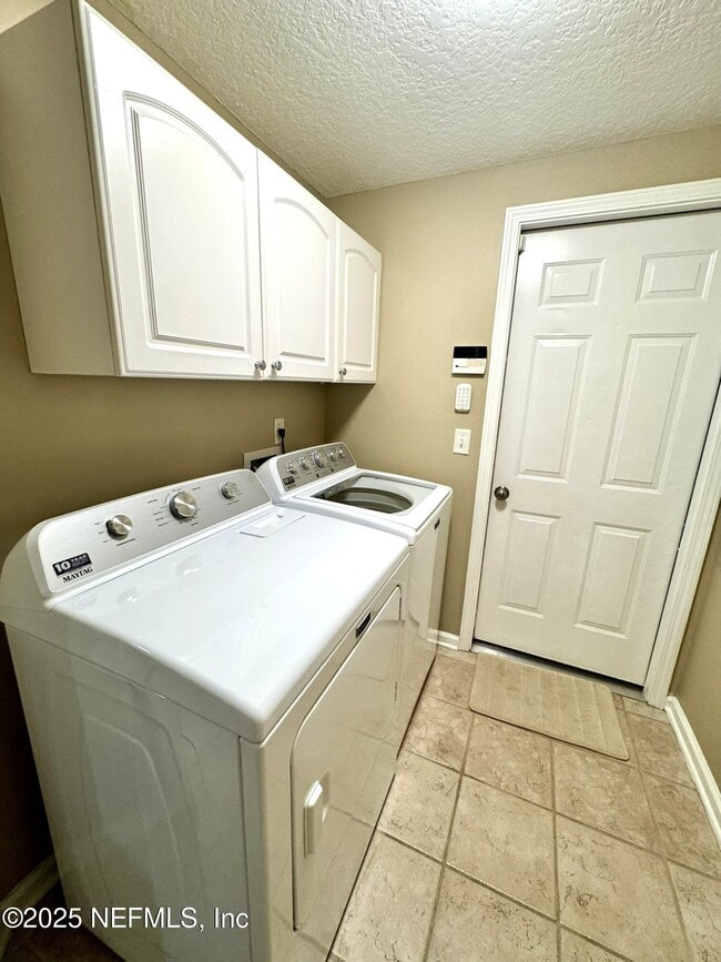Building Photo - 2208 Wide Reach Dr