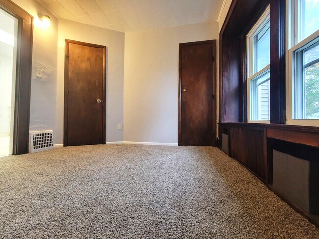 Building Photo - 2153 11th St SW