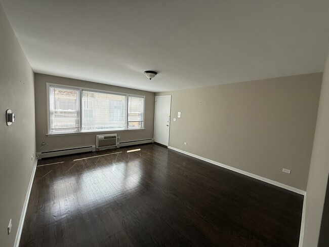 Building Photo - 8529 W Catalpa Ave