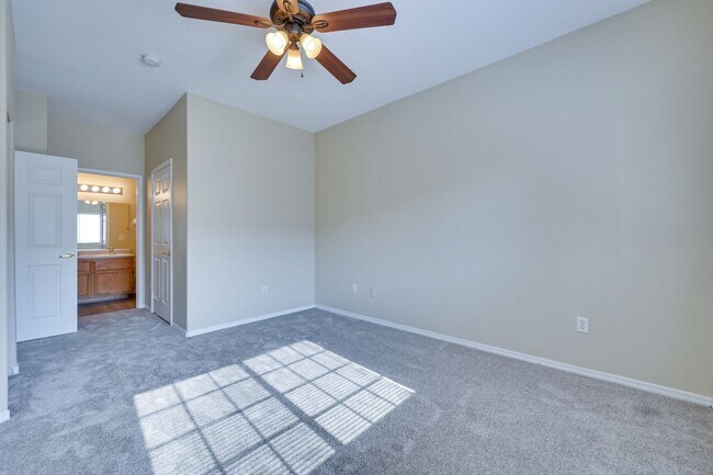 Building Photo - NE Near Nellis! Gated! Community Pool, Spa...