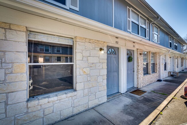 Primary Photo - Broken Spoke - SOLA Townhome - 2BD - 1BA -...