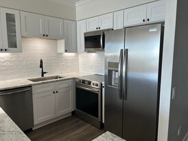 Building Photo - 512 N McClurg Ct