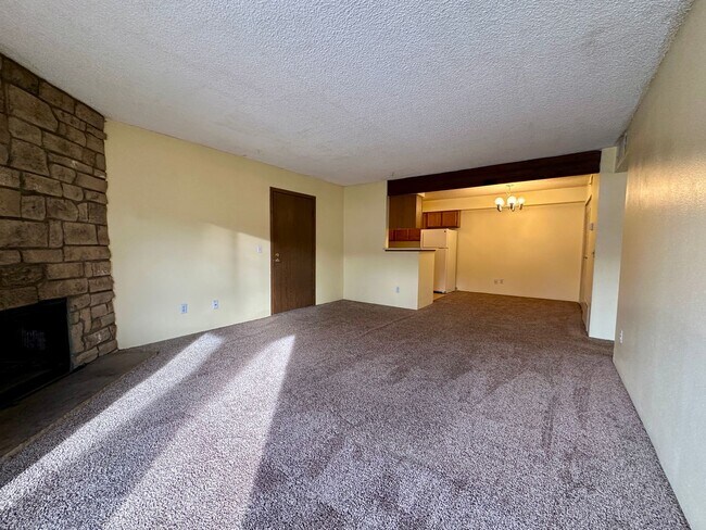 Building Photo - Lovely 1 Bedroom, 1 Bathroom Lakewood Cond...