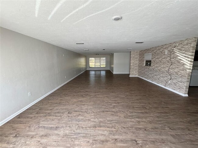 Building Photo - 2417 Magdalina Dr