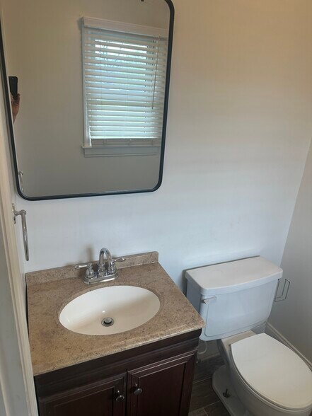 Building Photo - 18516 Elles Dr