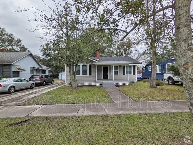 Building Photo - 822 Mackinaw St