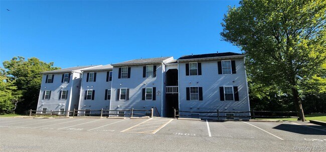 Primary Photo - 5 Lexington Hills Rd