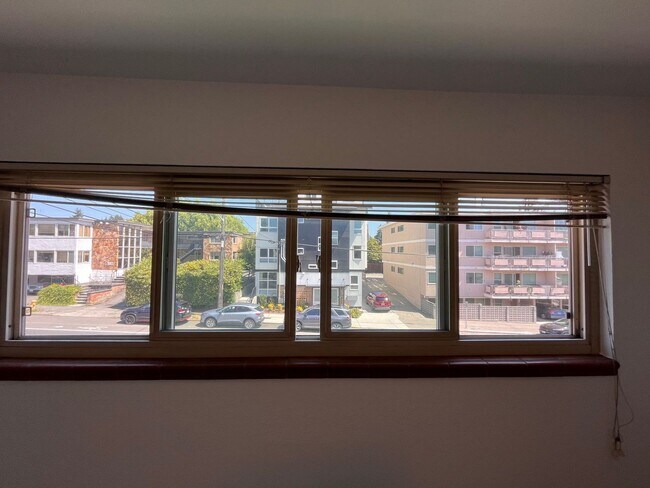 Building Photo - BEAUTIFUL NEWLY UPDATED 1 bed / 1 bath at ...