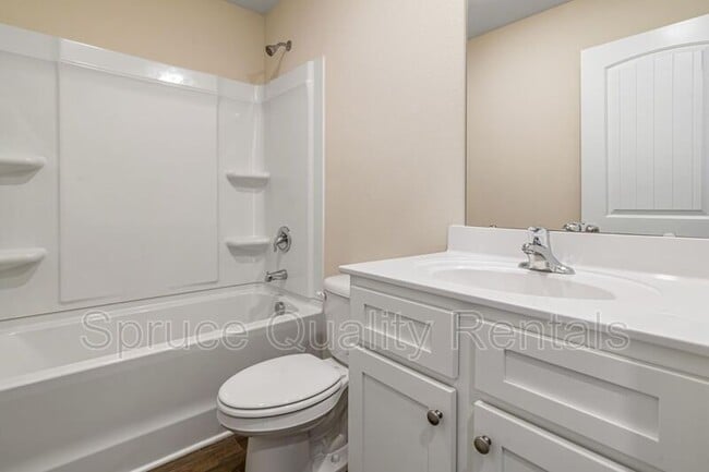Building Photo - 2203 Lagganmore Dr