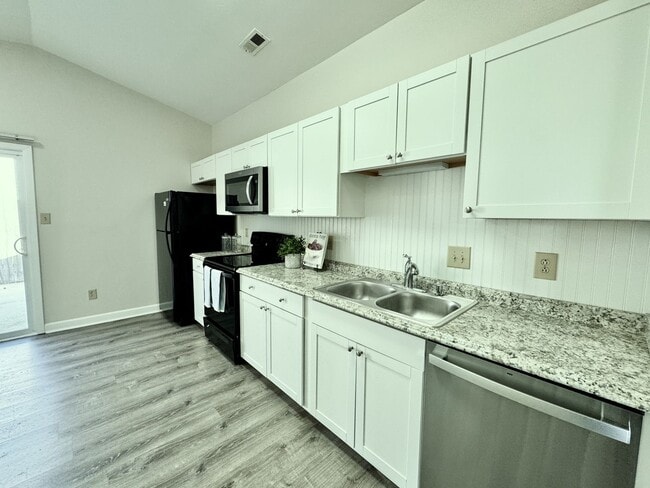 Building Photo - Updated & Ready NOW! Adorable 3-Bedroom Ranch 4 Miles to Dam Neck Base & Oceana - HUGE Fenced Bac...