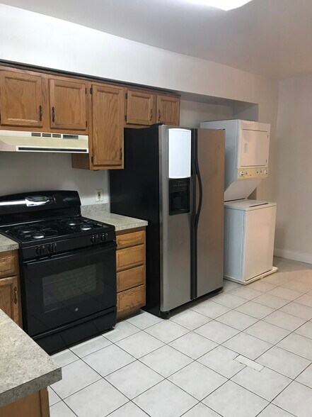 Kitchen - 1419 Ward St