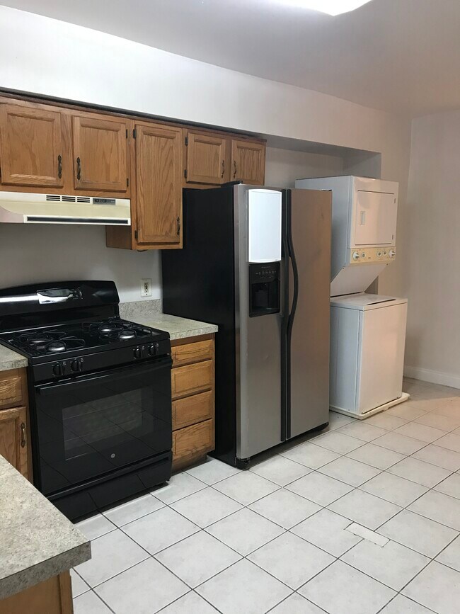 Kitchen - 1419 Ward St