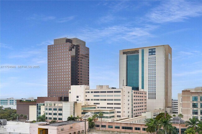 Building Photo - 511 SE 5 Ave