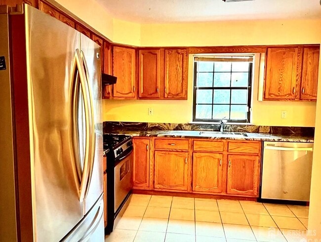 Building Photo - 2802 Deerfield Dr