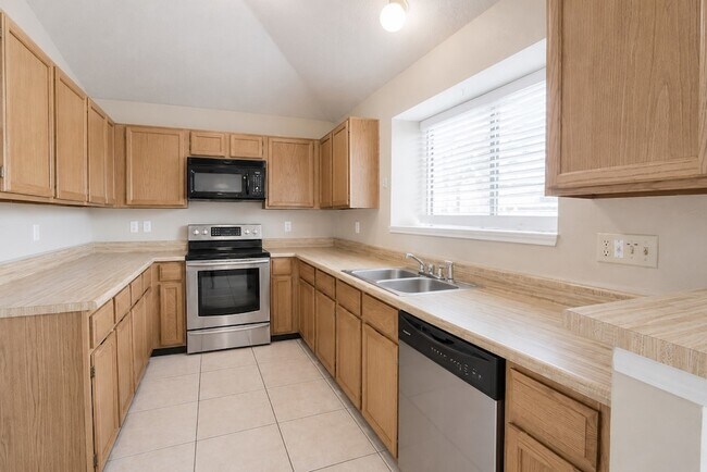 Building Photo - 1410 Flameleaf Dr