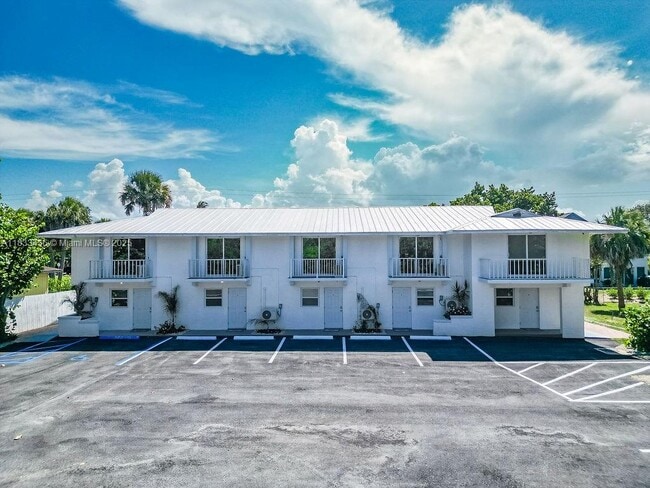 Primary Photo - 2305 Tamarind Dr