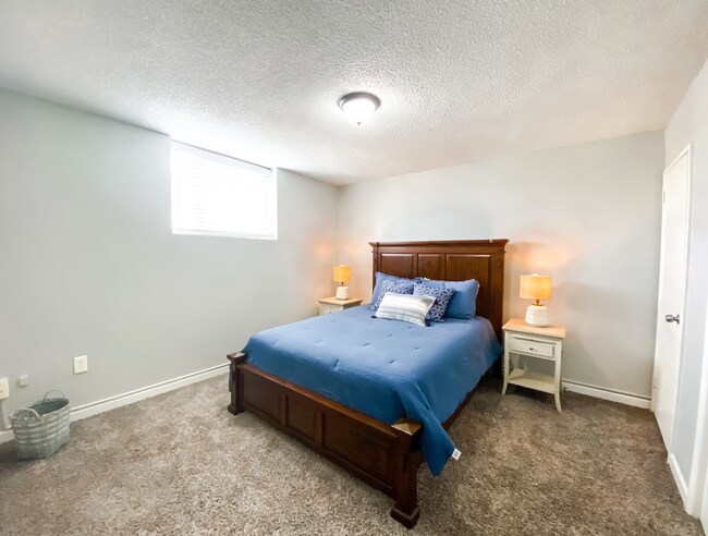 Building Photo - 2990 Rhodes Cir S