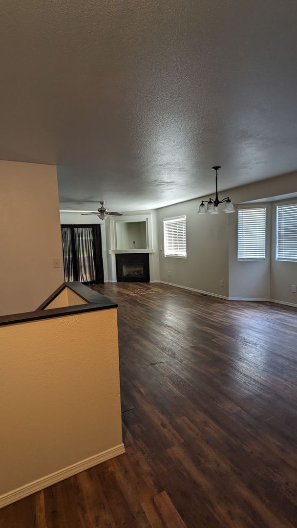 Building Photo - 5444 Hicks Dr