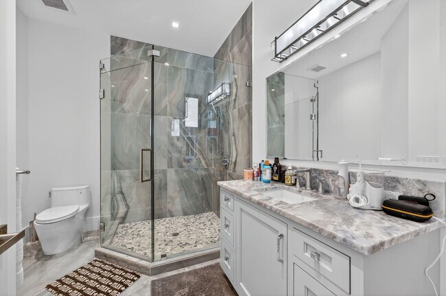 Building Photo - 785 NE 70th St