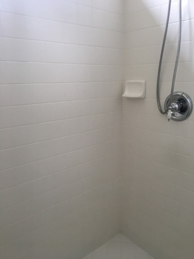 Building Photo - COMING SOON! Single Story 4 Bed in Curti R...