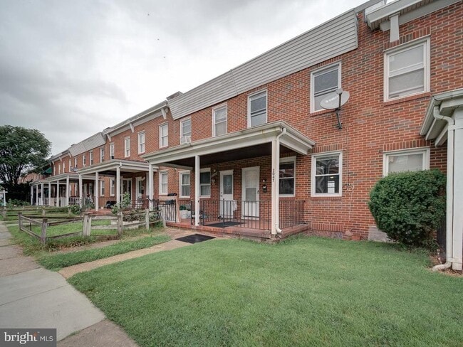 Building Photo - 2047 Griffis Ave