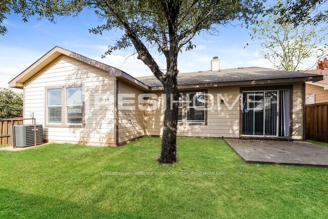 Building Photo - 2968 St Bernard Dr