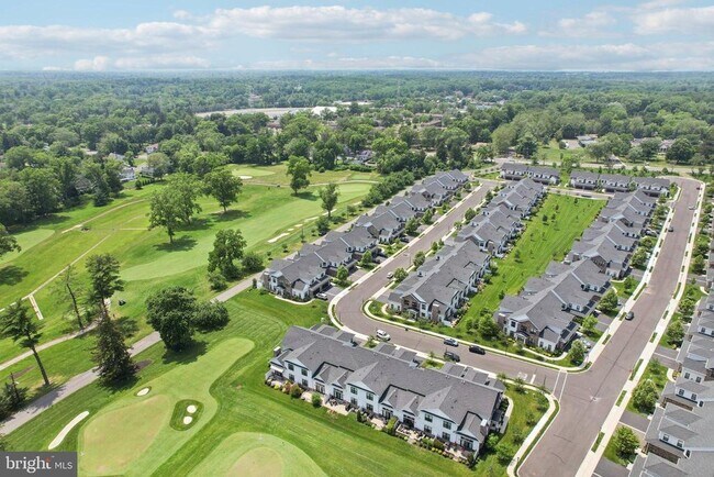 Building Photo - 42 Dogleg Ln