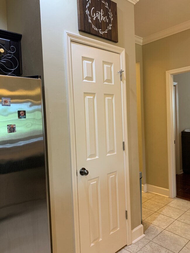 Building Photo - 3/2 IN HAMPTON CREEK SUBDIVISION- AVAILABLE SEPTEMBER 1, 2026
