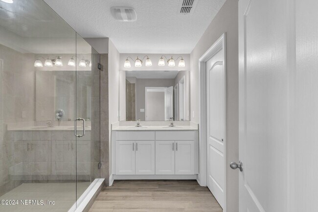 Building Photo - 660 Narvarez Ave