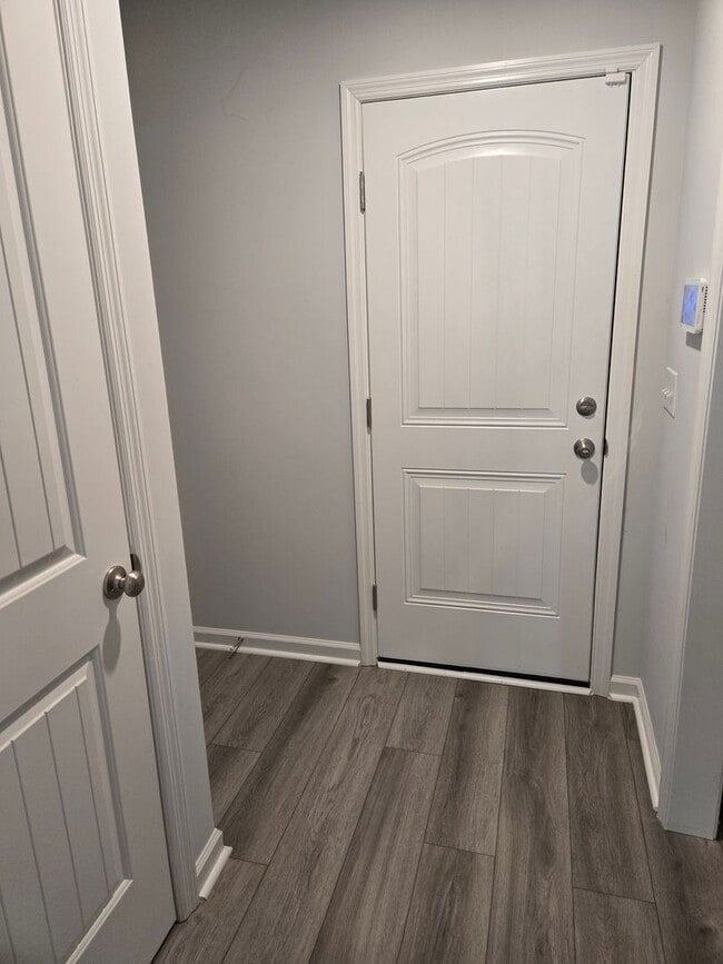 Building Photo - 725 Goodale Dr