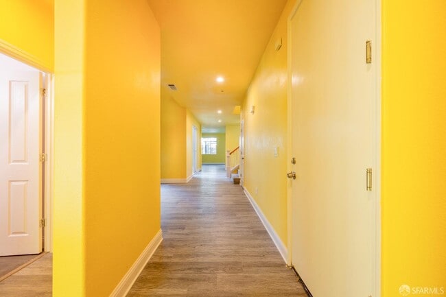 Building Photo - 5476 Summerfield Dr