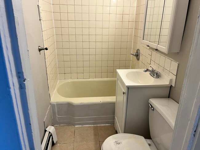 Building Photo - 18 Westervelt Pl